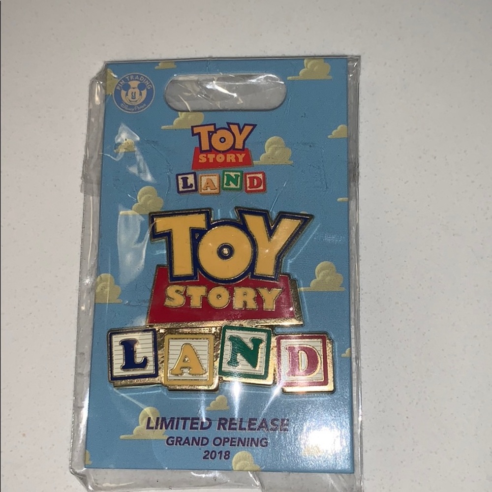 Toy Story Land Limited Release Pin. NWT